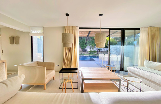 contemporary villa in Saint-Tropez with living room, view of hills and trees