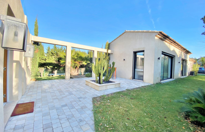 patio-bijgebouw-terras-villa-prachtig-isnarde-saint-tropez