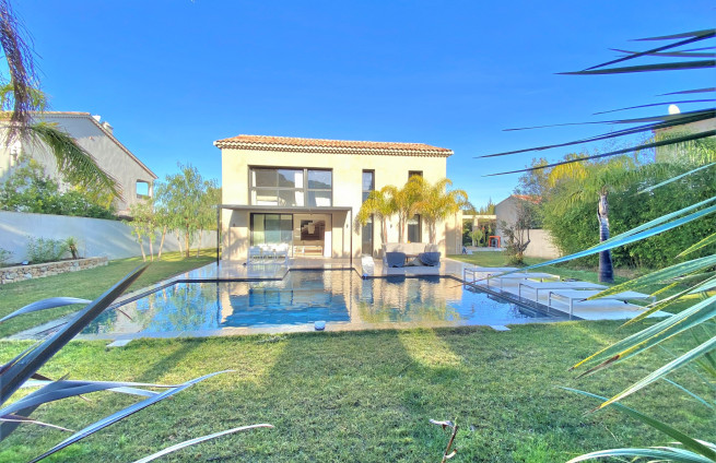 Huis te koop in Saint-Tropez, vlakbij Place des Lices.