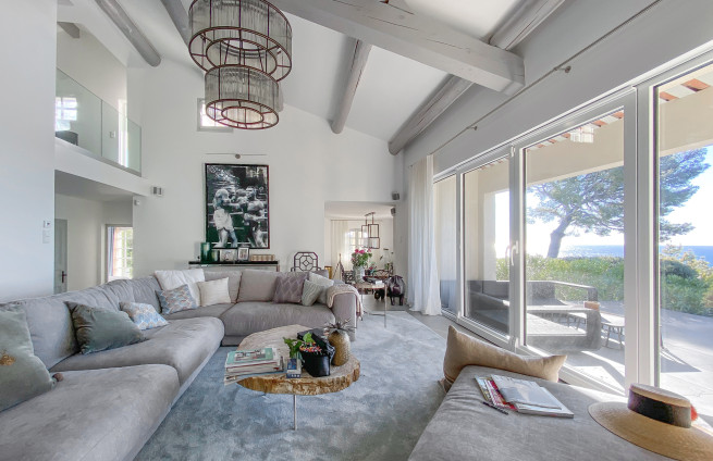 living room with fireplace, bay windows, and sea view of Port Cavalaire