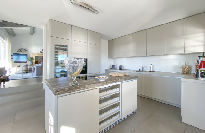 cuisine-bulthaup-equipee-villa-luxe-var-gigaro