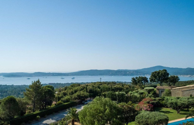 Large plot of land with panoramic sea view in Saint-Tropez for sale