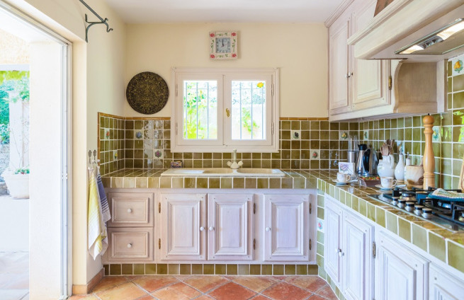 Fully equipped kitchen with back kitchen - Provence style