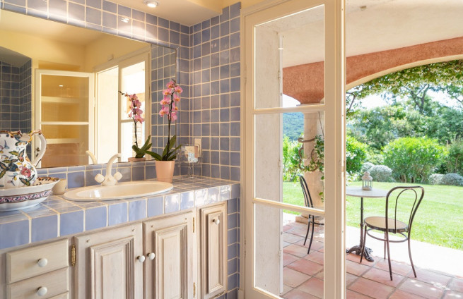 shower room with lava stone and Provençal charm