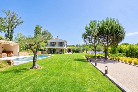 Contemporary villa for sale walking distance to Grimaud village's