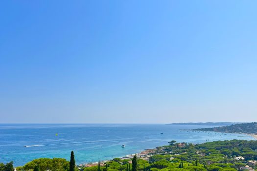 Nieuw en in première! Villa met panoramisch zeezicht te koop in Sainte-Maxime