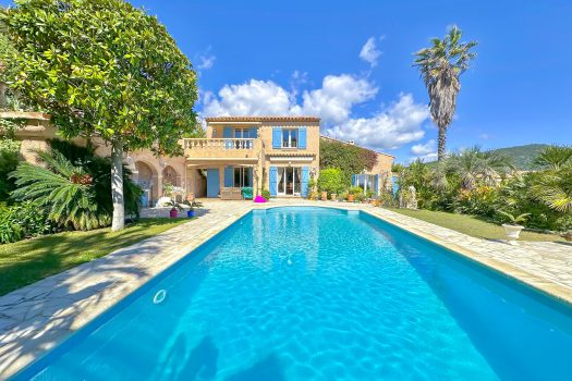 Sea view villa for sale in La Nartelle